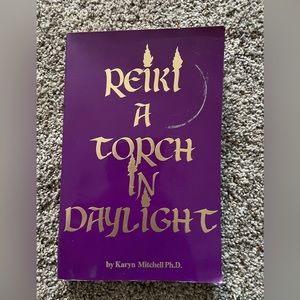 Book Reiki: A Torch in Daylight by Karyn K. Mitchell A Reiki reference guide
